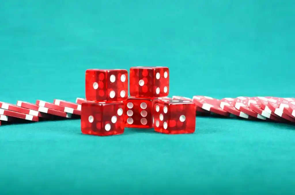 Multi-player table with live chat Table chat and player interaction during Caribbean Stud Poker session